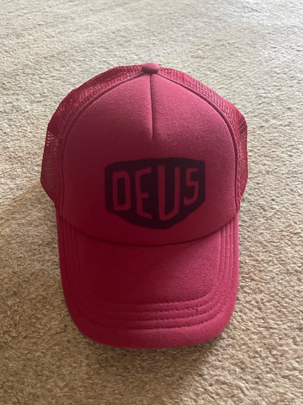 DEUS EX MACHINA Red Trucker Hat UNISEX SIZE: OSFM (SOLD OUT) NWOT 🏷️